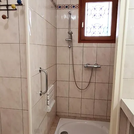 A : 4 Pers., Grand Terrain Fleuri, Proche Bar-le-duc - Fr-1-585-51 Ferienhaus